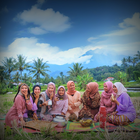 Keramahan Masyarakat Lokal